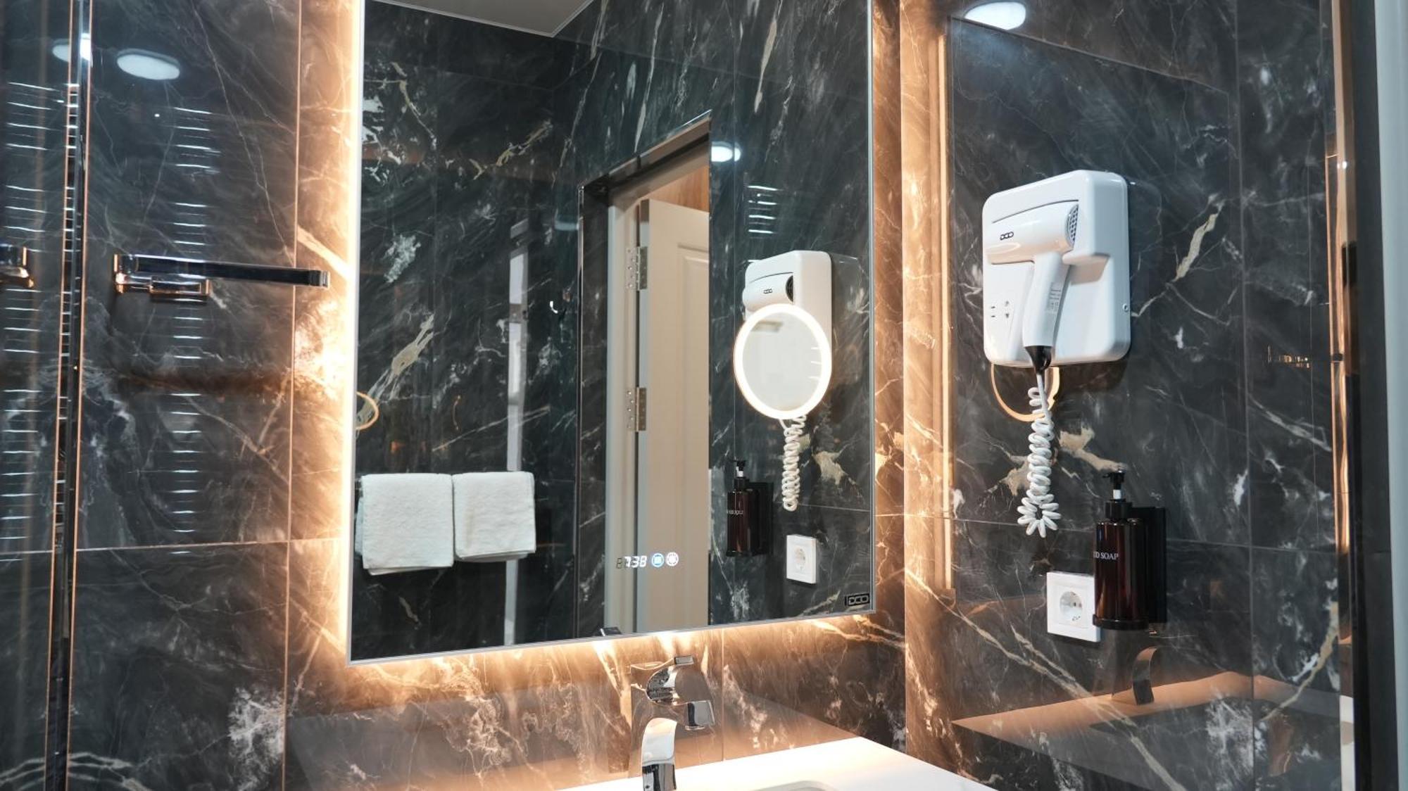 Avant Express Hotel Pool&Spa Tashkent Exterior foto
